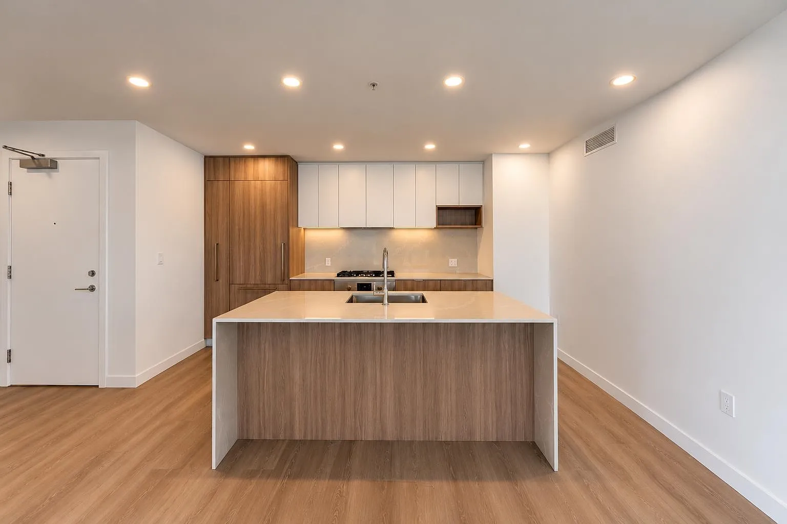 3 bed, 1200 sqft, $4,000 — Photo 2