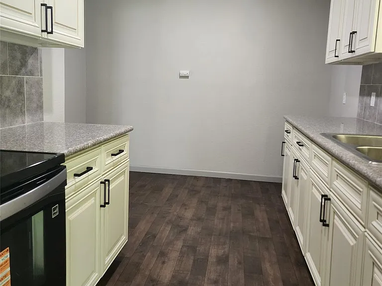 5244 Enyart St — Photo 6