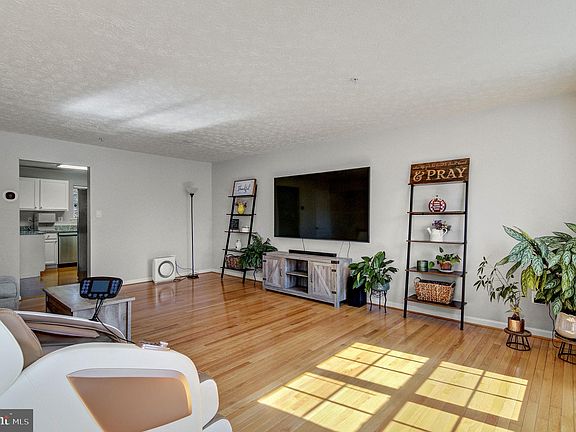 4th image of 3334 Hollow Ct