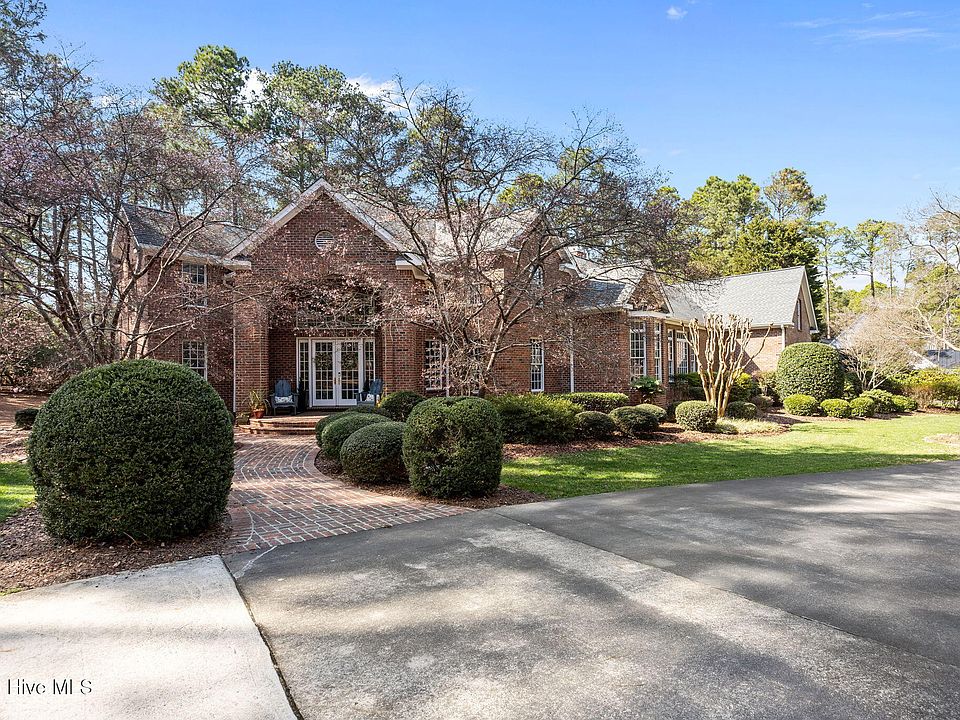 1st image of 32 Glenbarr Court