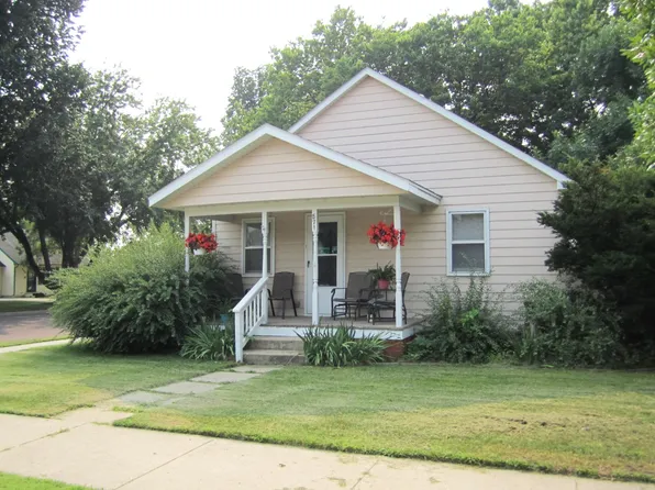 871 Michigan Ave SW, Huron, SD 57350