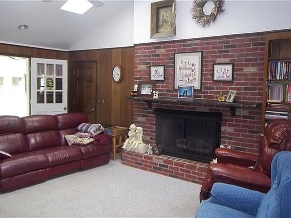 5th image of 15 Balsam Dr