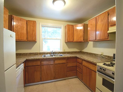 3rd image of 1088 Eugene Ave APT 7