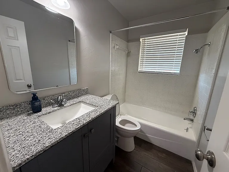 5813 NW 66th St — Photo 23