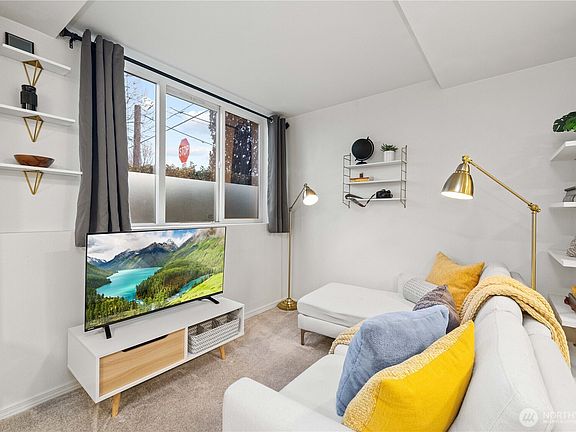 5th image of 2901 S Jackson Street #101