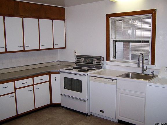 5th image of 5 Hudson Ave