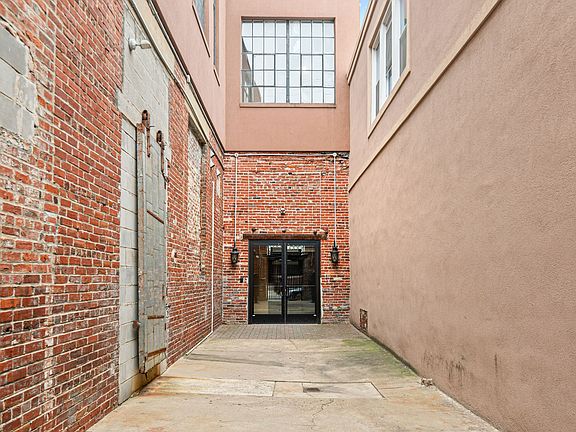 3rd image of 3421 Richmond St Suite 114