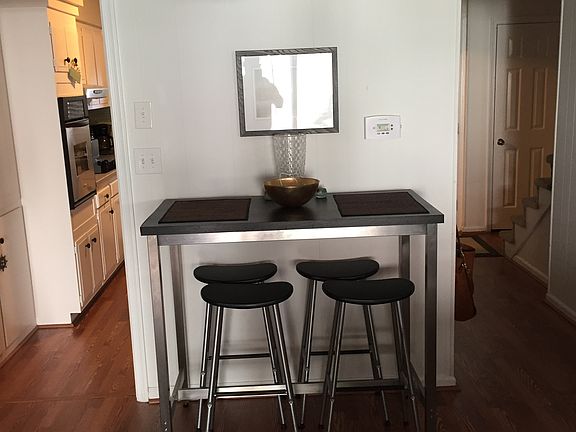 3rd image of 407 25th St APT 102