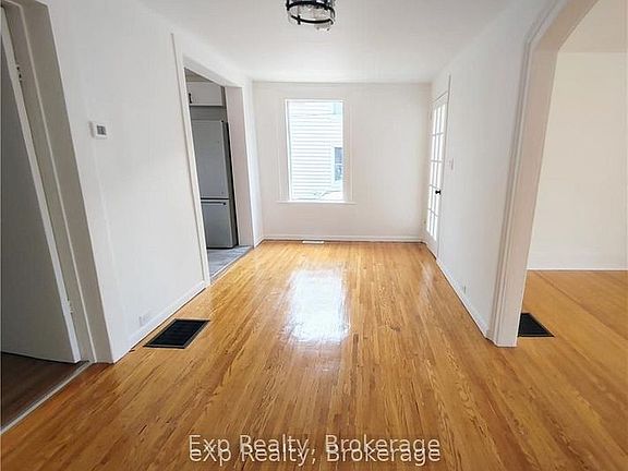 3rd image of 33 Murney St