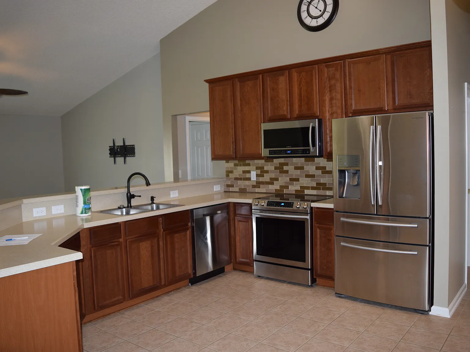 3 bed, 1861 sqft, $2,425 — Photo 4