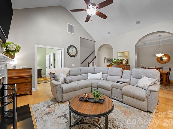 4th image of 1020 Hercules Dr