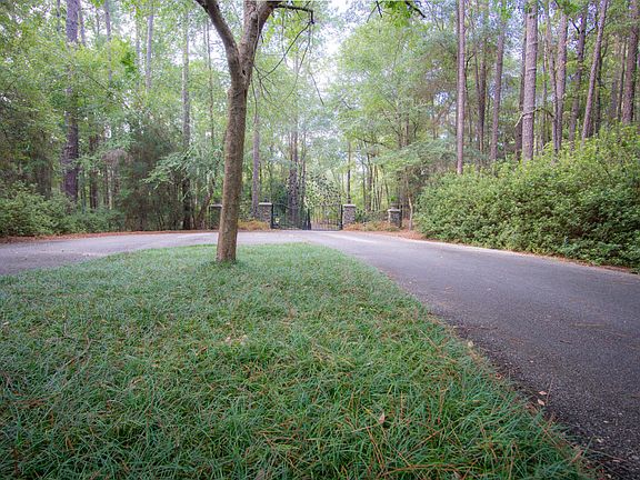 3rd image of 1276 Fairway Dr