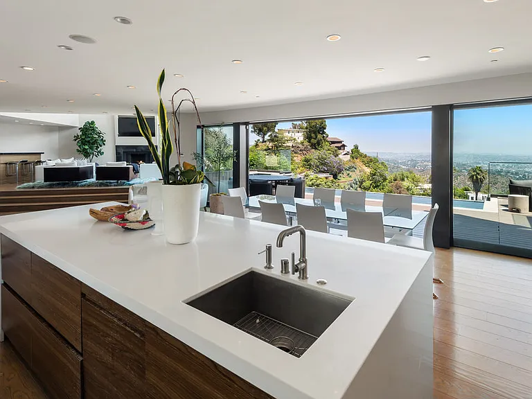 2826 Las Alturas St — Photo 10