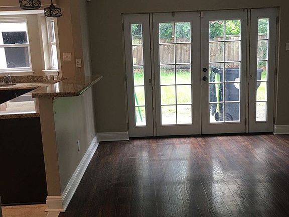3rd image of 2333 Beck St