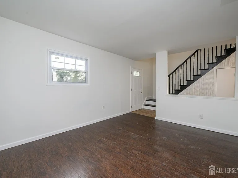 438 Belgrade St — Photo 6