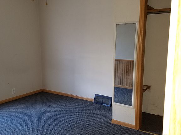 3rd image of 615 E Taft St