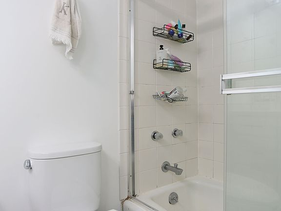 4th image of 1445 Green St #2