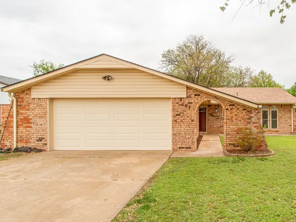 107 S Cimarron Dr, Enid, OK 73703