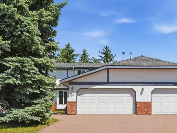 22 A W Woodmeadow Close SW, Calgary, AB T2W 4L8