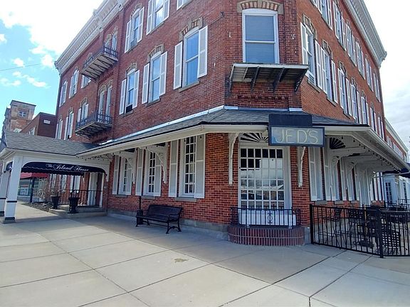 2nd image of 102 Madison St #2222