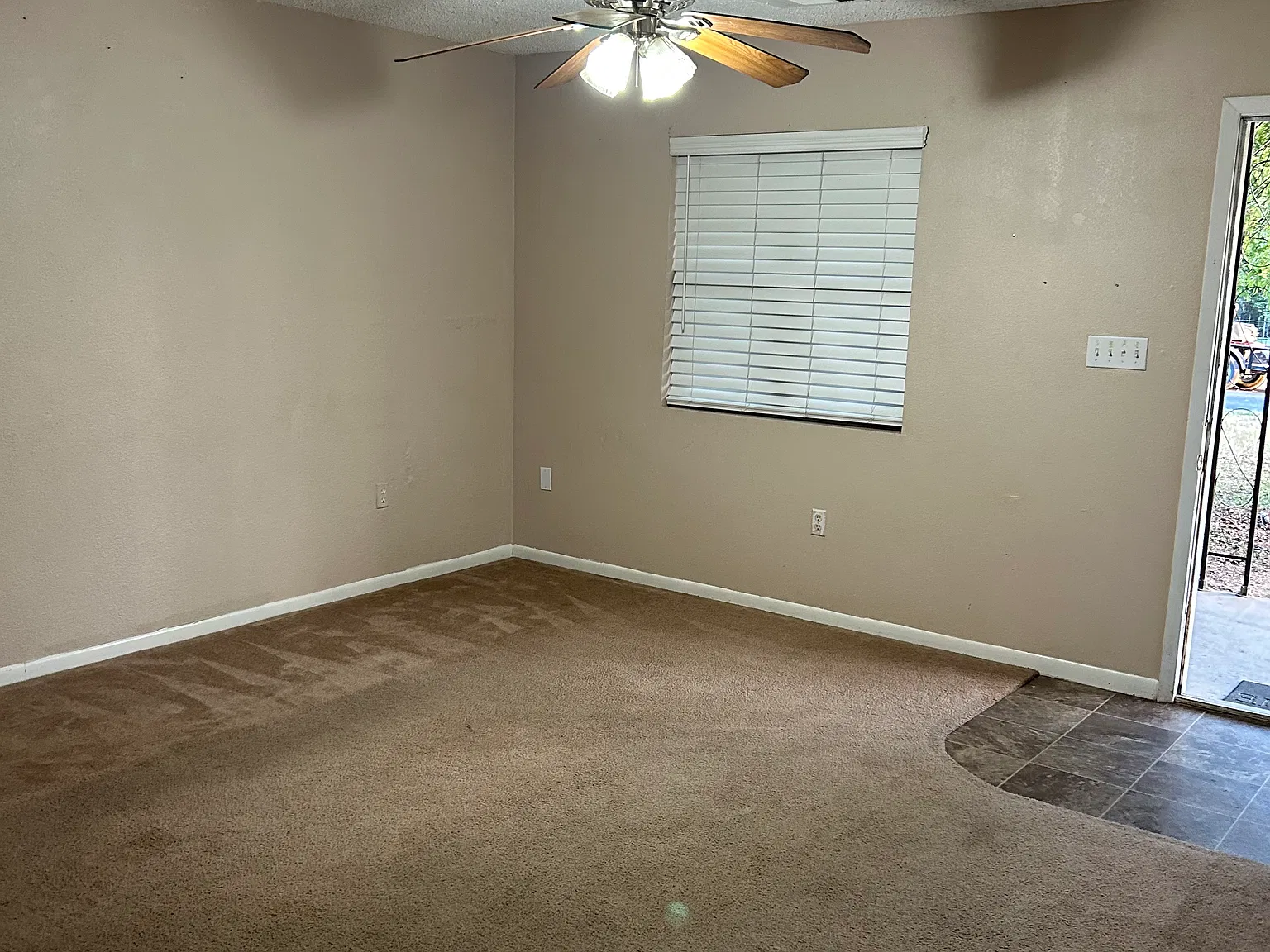 3 bed, 1200 sqft, $1,400 — Photo 2