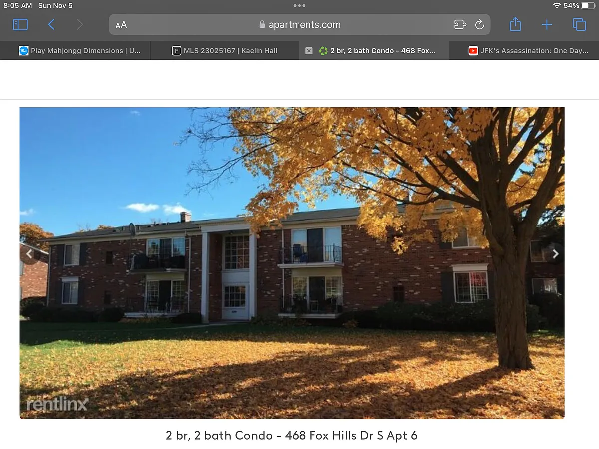 Exterior view - 468 Fox Hills Dr S