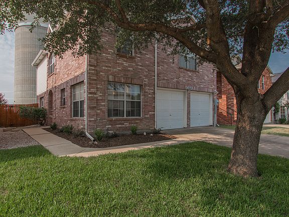 2nd image of 1414 Drake Ln