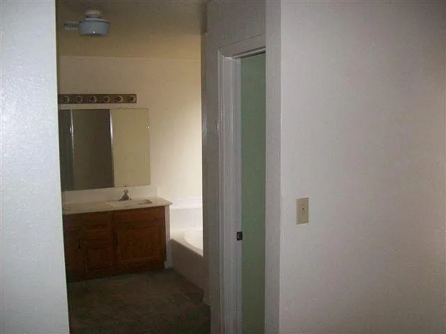 3122 E Topeka Dr — Photo 7