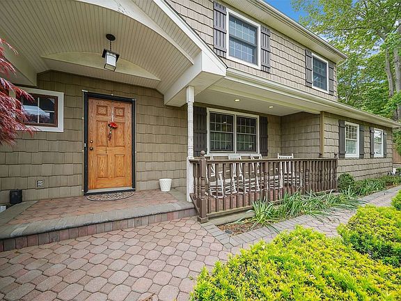 2nd image of 2 Sullivan Ct