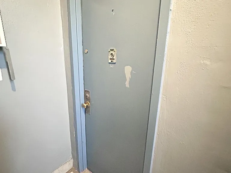 37 Avon Pl #4C — Photo 2