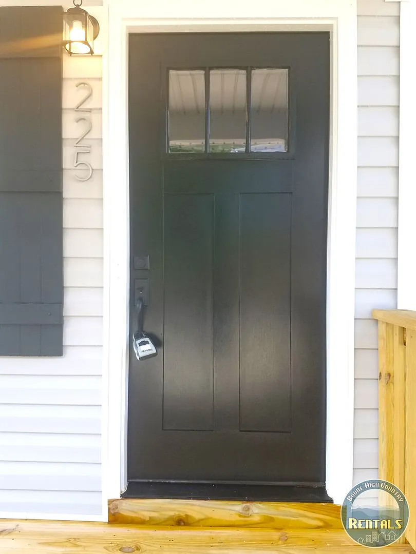 3/2.5 Modern Home off 421 in Boone, R-2 Zoned — Photo 3