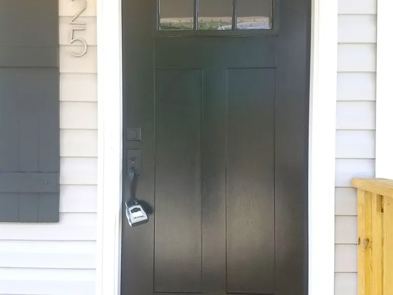 291 Stratford Ln — Photo 3