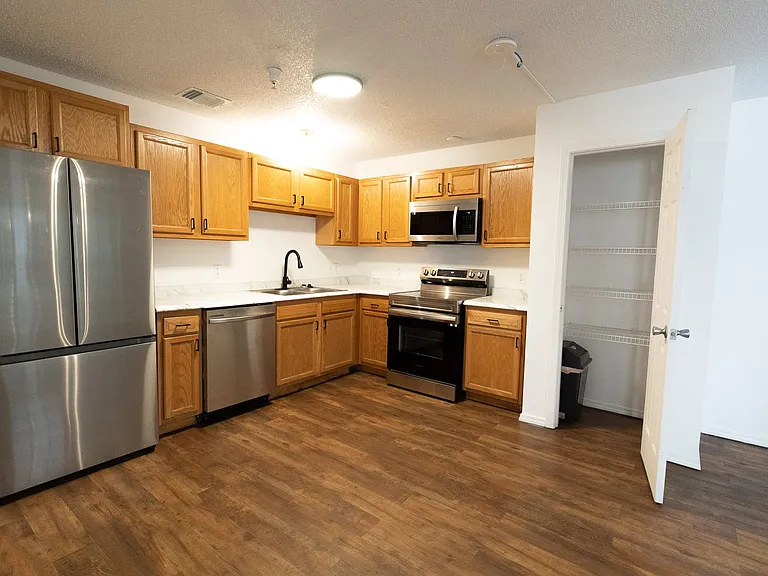 12220 Apache Avenue — Photo 28