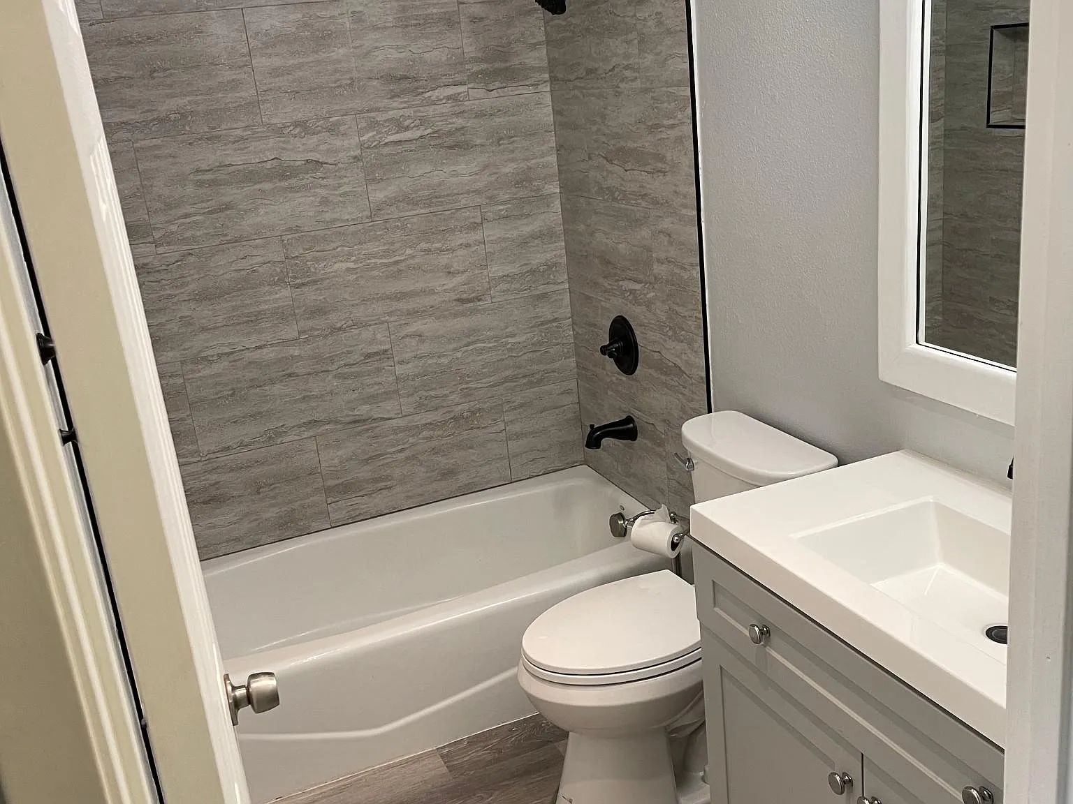 2 bed, 810 sqft, $3,000 — Photo 1