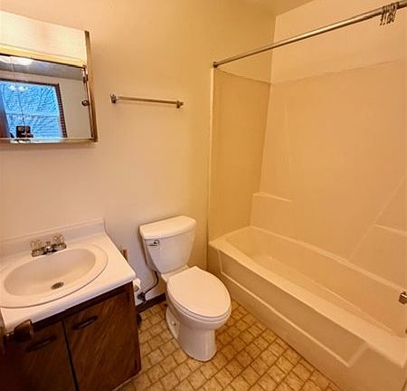 5th image of 4156 Applewood Ln #4