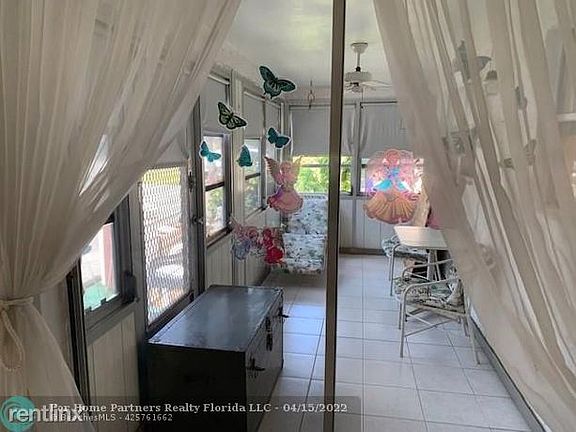 4th image of 406 SW Natura Ave