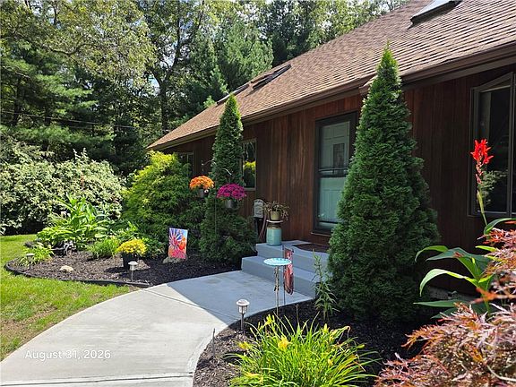 4th image of 1184 Fish Hill Rd