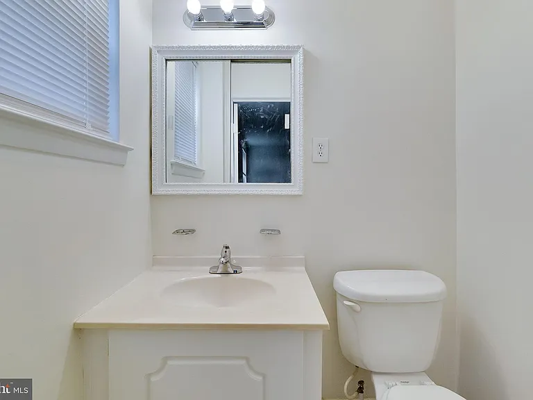 9754 E Roosevelt Blvd #1 — Photo 17