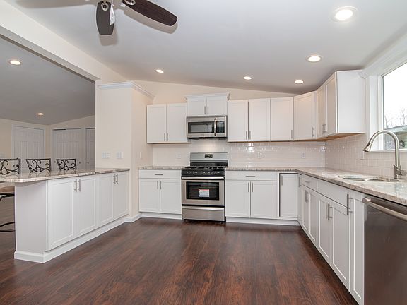 5th image of 67 Village Cir W