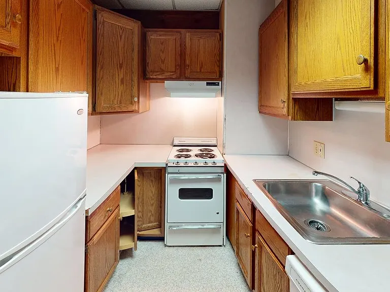 1052 Baldwin Ave — Photo 32