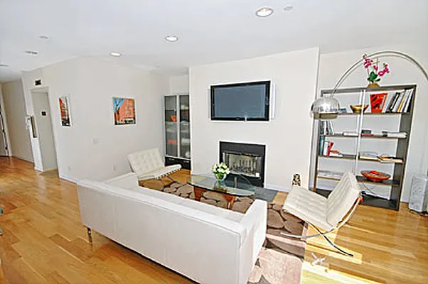 Rented by Veracity NYC LLC | media 23