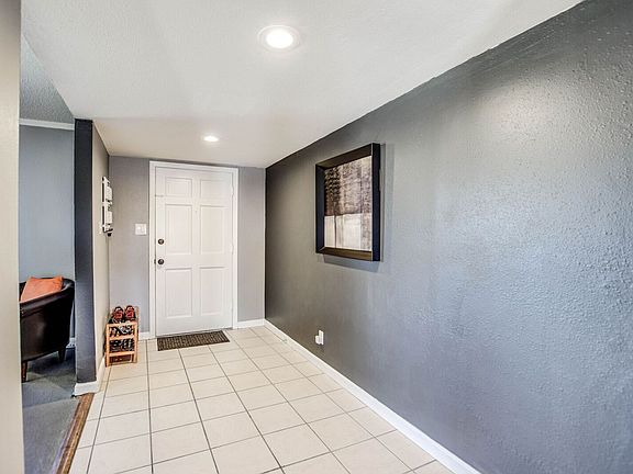 3rd image of 2225 W Shady Glen Ave