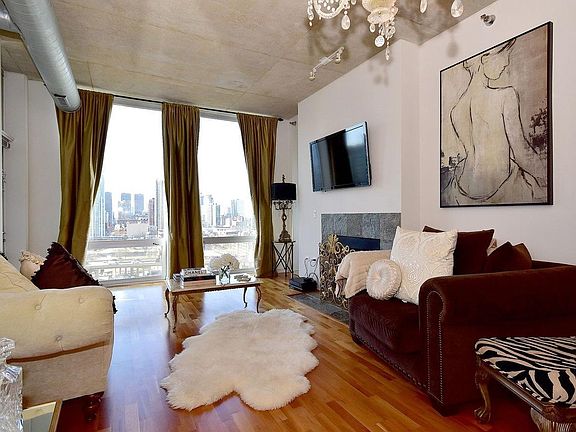4th image of 700 N Larrabee St APT 1011