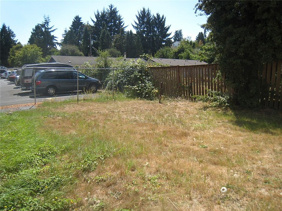 2nd image of 4627 S Holly St