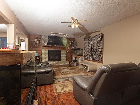 4th image of 802 Greenbriar Dr