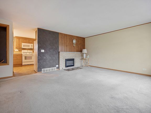 3rd image of 810 Revere Rd