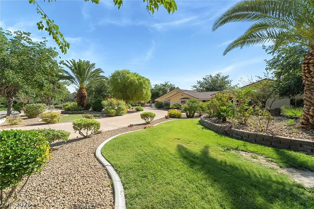 3 bed, 3.5 bath, 4008 sqft, $6,555 — Photo 4