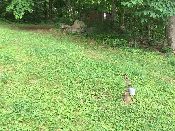 3rd image of 9240 Graves Ln