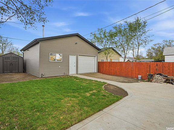 3rd image of 908 L AVENUE N