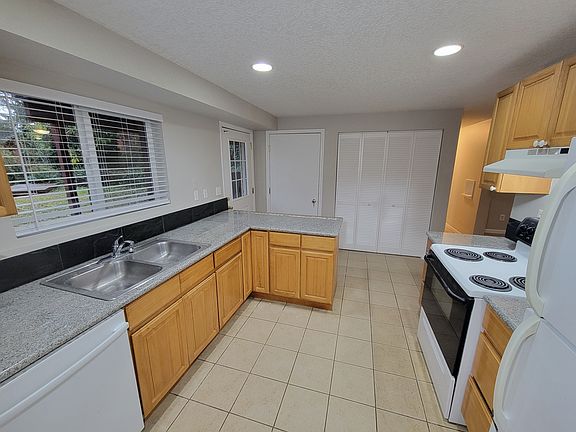 5th image of 8312 SE 21st Ave #B
